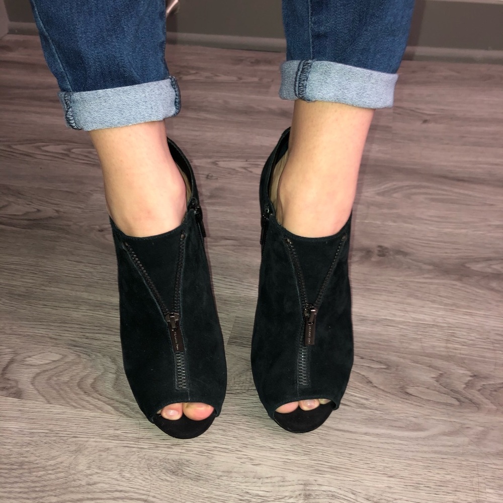 Gianni Bini black high heels